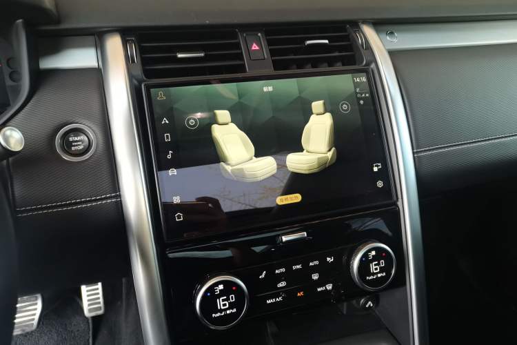 Used Land Rover Discovery 2023 Revised Version 360 PS R-Dynamic S Audio And AC Panel