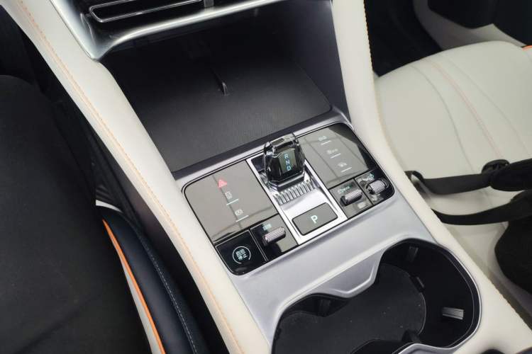 Used BYD Song PLUS New Energy 2024 Honor Edition EV 520km Luxury Model Gear Lever