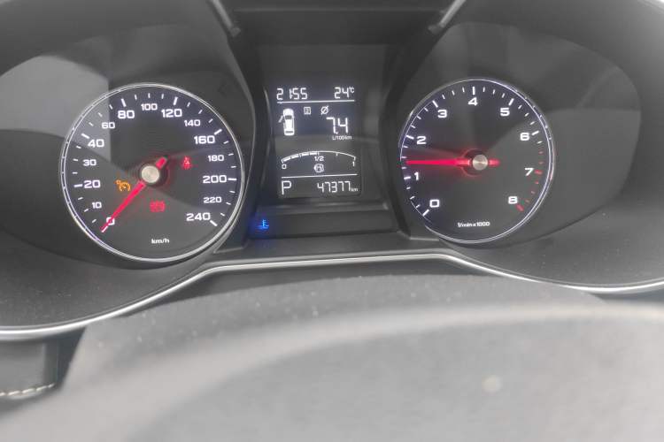 Used MG 6 2017 20T Automatic Luxury Smart Connect Version China V Standard Odometer Close Up