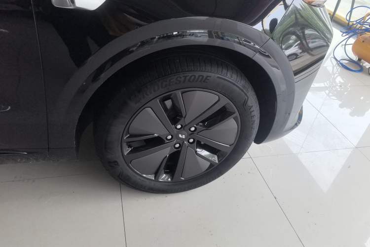 Used Li Auto L6 2024 Pro Model Right Rear Wheel Hub