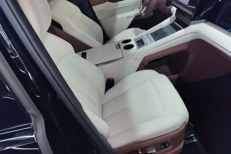 Used BYD Xia 2025 DM-i 1.5T 180km Excellence Model Right Front Seat