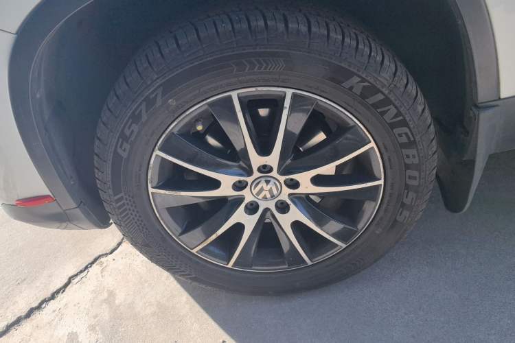 Used Volkswagen Tiguan 2015 1.8TSI Automatic Two-Wheel Drive Luxury Model Left Front Wheel Hub