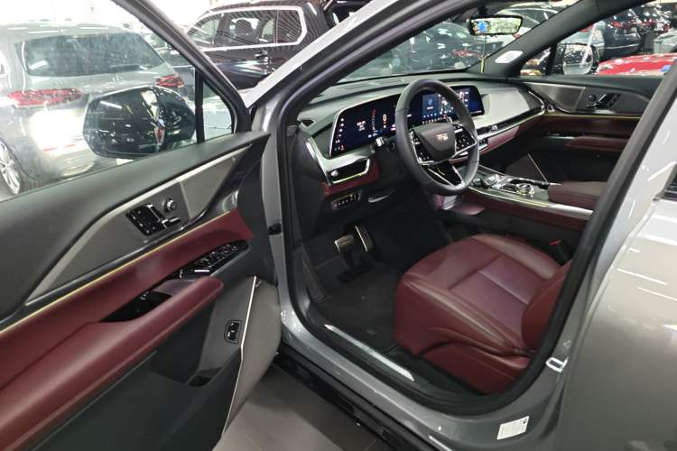 Used Cadillac XT5 2025 2.0T Platinum Edition