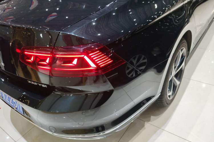 Used Volkswagen Magotan 2023 2 Million Units Limited Edition 330TSI DSG Leading Version