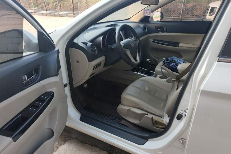 Used CHANGAN Eado 2013 1.6L Manual Elite Model China IV Standard