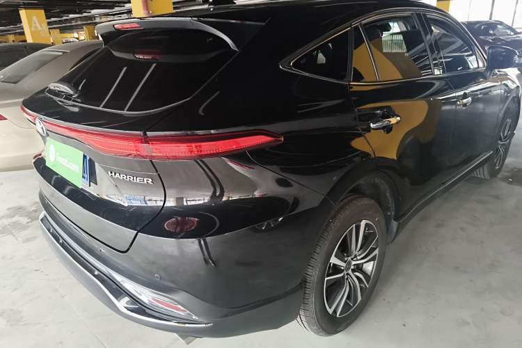 Used Toyota Harrier 2022 2.0L CVT Two-Wheel Drive Luxury Edition
