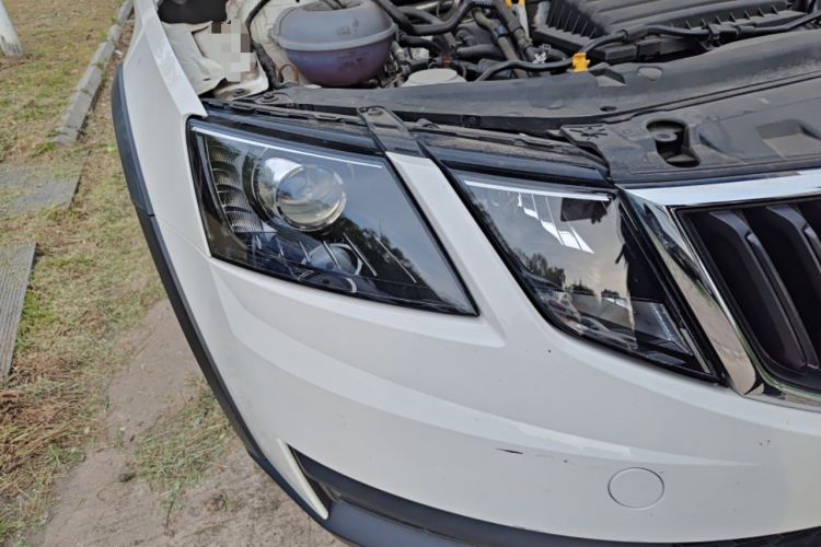 Used Skoda Octavia 2019 Station Wagon TSI230 DSG Comfort Edition China VI Standard Right Front Headlight