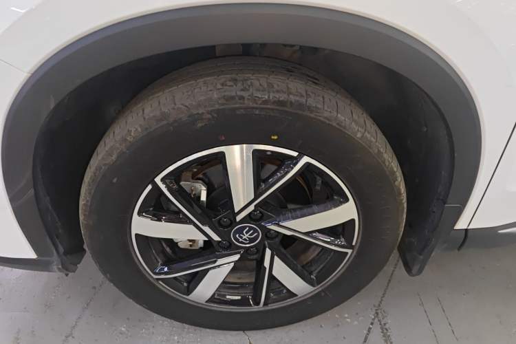 Used BYD Song Pro New Energy 2024 HONOR Edition DM-i 71KM Navigation Model Left Front Wheel Hub