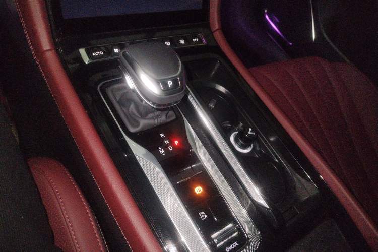 Used Hongqi H5 2024 2.0T Automatic Smart Connect Flagship Edition
