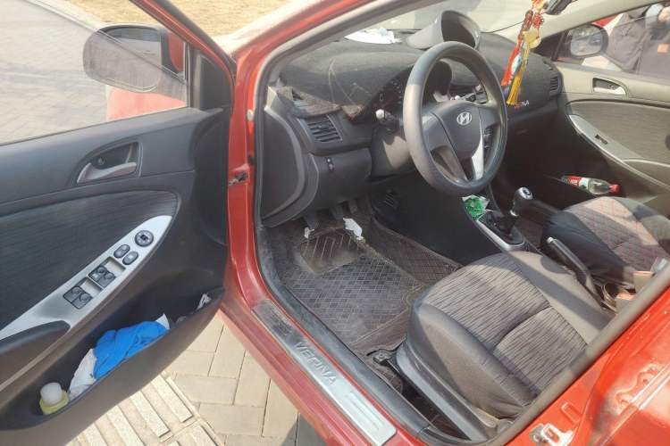 Used Hyundai Verna Ray 2014 1.4L Manual GLX
