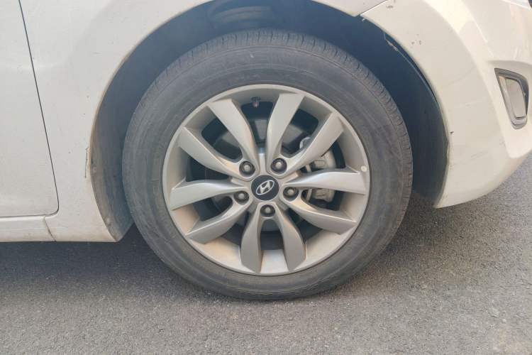 Used Hyundai Elantra (5th Generation / Langdong) 2015 1.6L Automatic Fashion Model