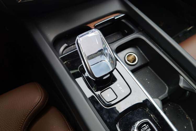 Used Volvo S60 2025 B4 Zhiyuan Luxury Edition Gear Lever