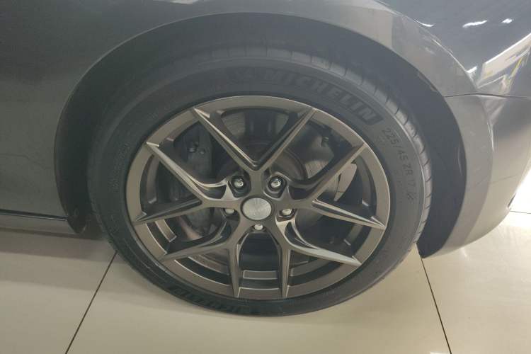 Used Cadillac ATS-L 2016 28T Elite Edition Right Front Wheel Hub