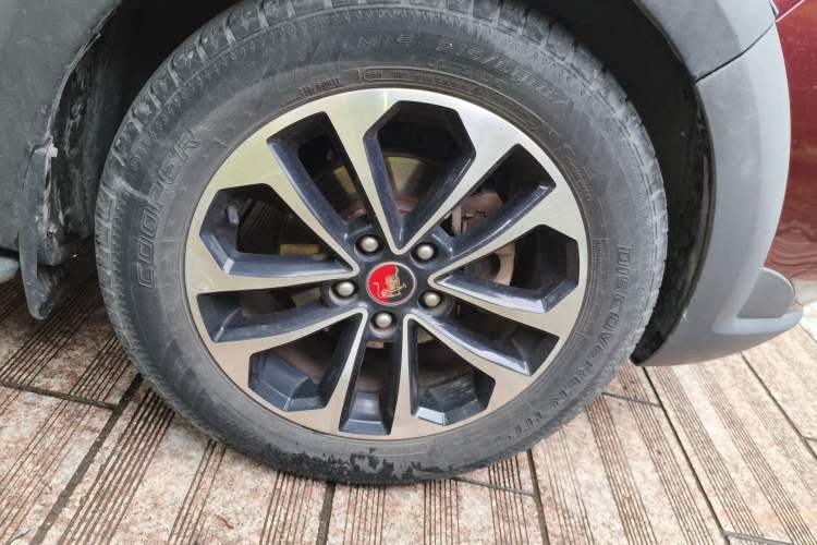 Used FORTHING Joyear X5 2013 1.6L Manual Luxury Model China IV Standard
