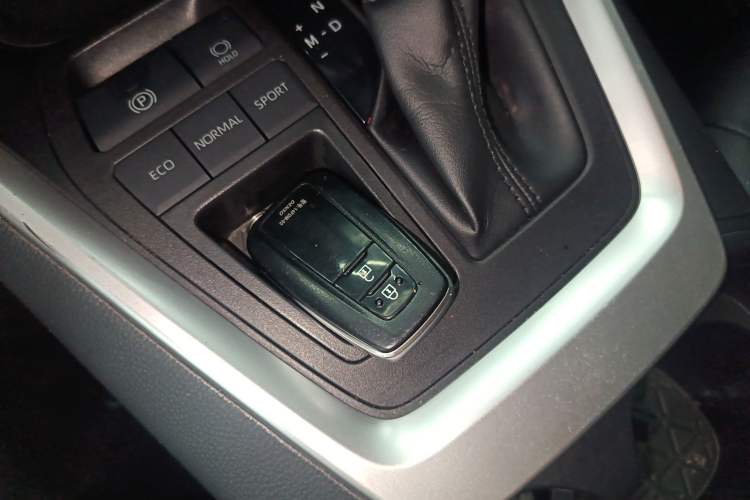 Used Toyota RAV4 2020 2.0L CVT Two-Wheel Drive Fashion Edition
