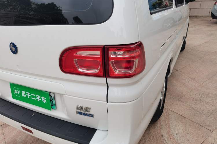 Used FORTHING Lingzhi M5 2022 Standard Version Base Model 7 Seats Exterior 3