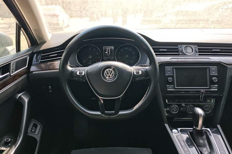Used Volkswagen Magotan 2017 330TSI DSG Luxury Model Steering Wheel