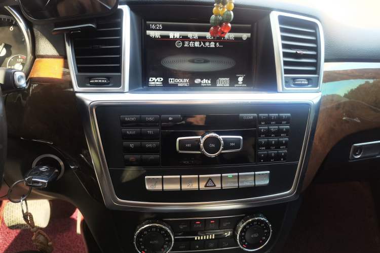 Used Mercedes-Benz M-Class 2014 ML 400 4MATIC Dynamic Model
