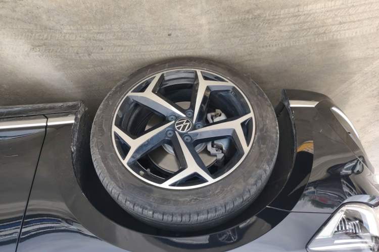 Used Volkswagen Magotan 2023 2 Million Units Limited Edition 330TSI DSG Leading Version Left Front Wheel Hub