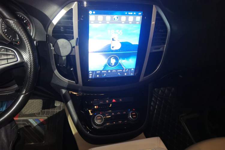 Used Mercedes-Benz Vito 2020 2.0T Business Version 7 Seats Audio And AC Panel