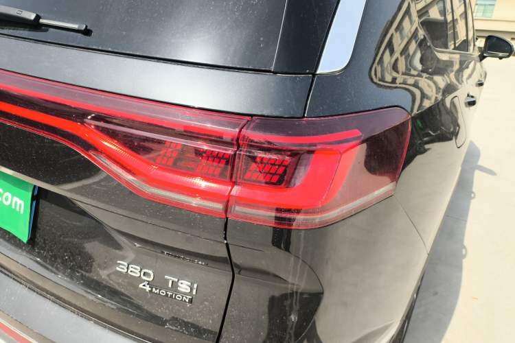 Used Volkswagen Talagon 2022 380TSI Four-Wheel Drive Flagship Shengjing Edition 6 Seats Right Rear Taillight