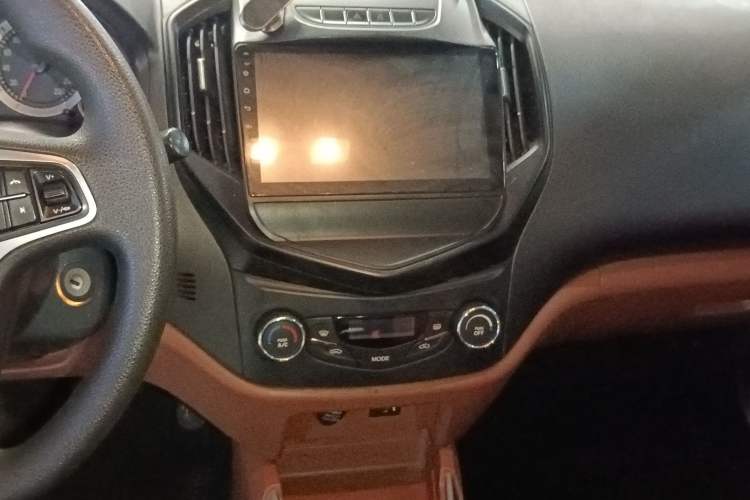 Used Geely Auto Diamond 2016 1.5L Manual Elite Version China IV Standard