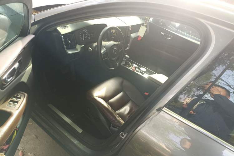 Used Volvo XC60 2020 T5 4x4 Zhiyi Luxury Edition