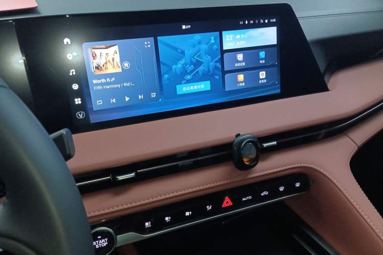 Used CHANGAN CS75 PLUS 2024 3rd Generation Champion Edition 1.5T Intelligent Drive Dynamic Model