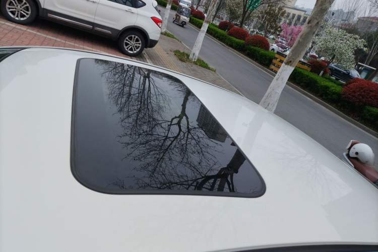 Used Mazda 3 Axela 2016 Sedan 1.5L Automatic Luxury Model