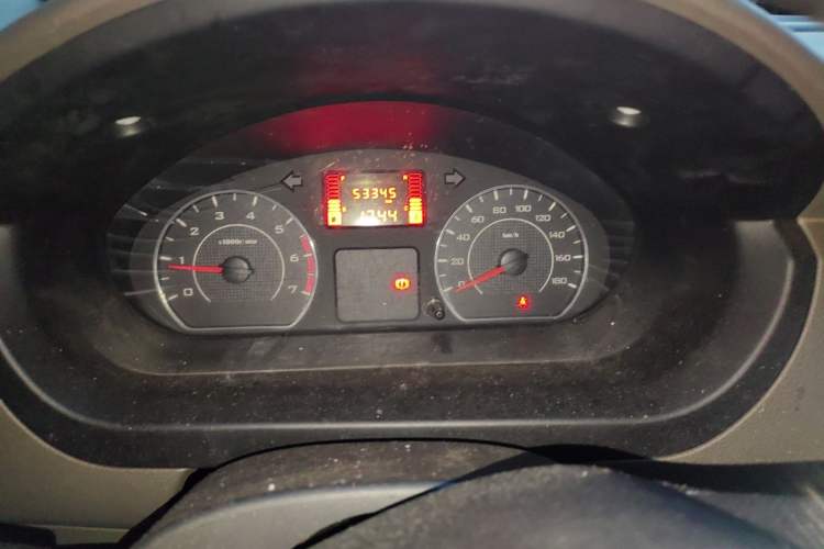 Used Wuling Rongguang V 2016 1.5L Practical Version Non-Power-Assisted
