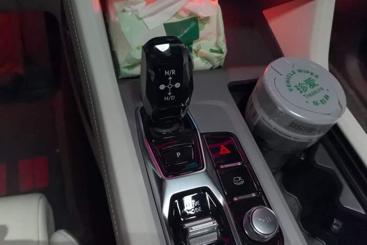 Used Lynk & Co 09 EM-P 2021 2.0T PHEV Ultra Six-Seater Gear Lever