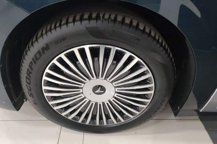 Used VOYAH Dream 2025 PHEV Four-Wheel-Drive Flagship Kunpeng Edition Exterior 4