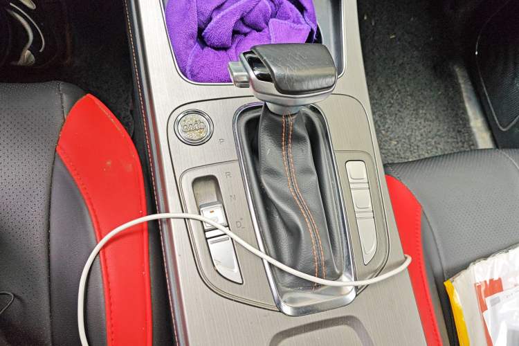 Used CHANGAN OSHAN X7 2020 1.5T Automatic Prestige Edition Gear Lever