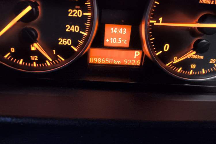 Used BMW X1 2015 xDrive20i Fashion Model Odometer Close Up