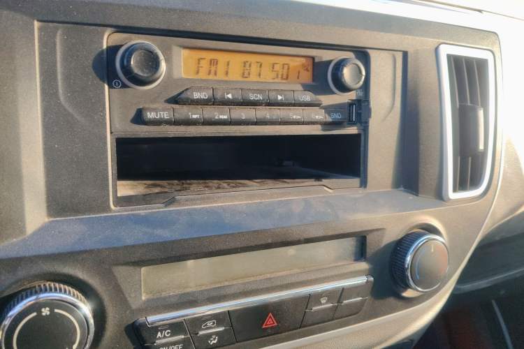 Used Jinbei Hiace King 2021 2.0L City Transport King Series Express Model Standard Top 6-Seater 1TZS
