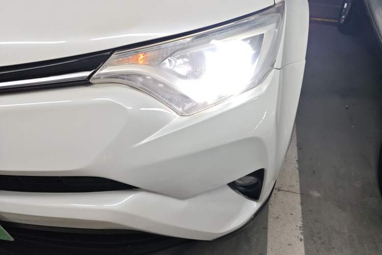 Used Toyota RAV4 2016 2.0L CVT Two-Wheel Drive Fashion Edition China V Standard Left Front Headlight
