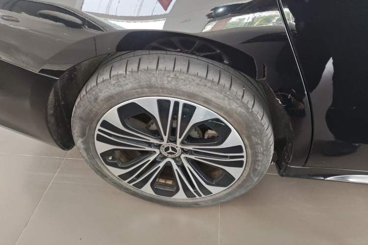 Used Mercedes-Benz E-Class New Energy 2024 E 350 e L Plug-in Hybrid Sedan Right Rear Wheel Hub