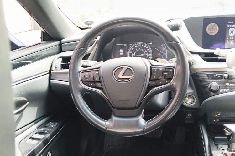 Used Lexus ES 2018 200 Excellence Edition China V Standard Steering Wheel