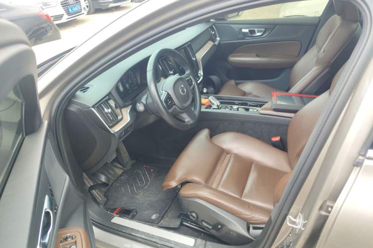 Used Volvo S60 2022 B4 Zhiyuan Luxury Edition
