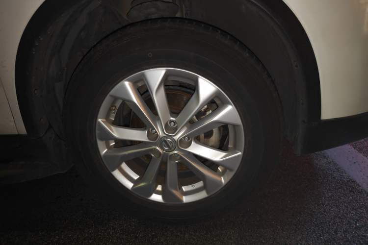 Used Nissan X-Trail 2016 2.5L CVT Sport Edition 4WD Right Front Wheel Hub