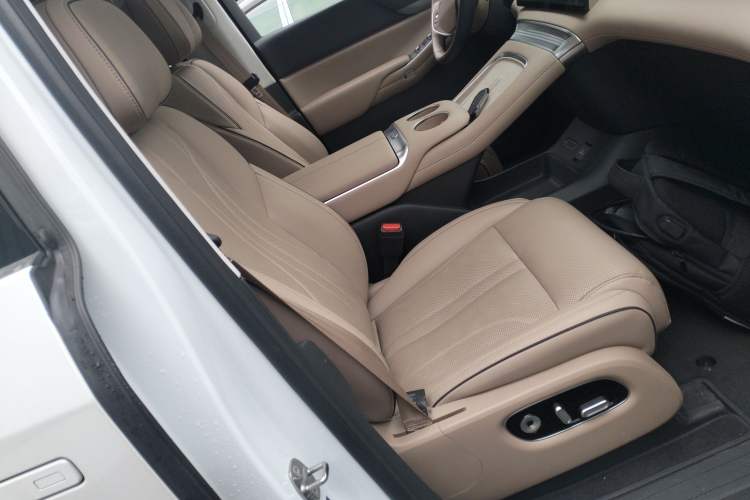 Used XPeng X9 2025 740 Ultra-Long Range Max
