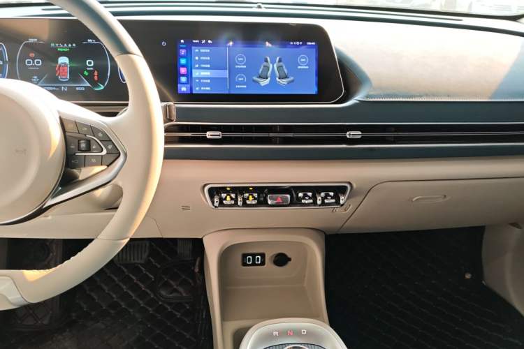 Used ORA Good Cat 2021 400km Standard Range Athena Edition Lithium-Ion Battery Audio And AC Panel