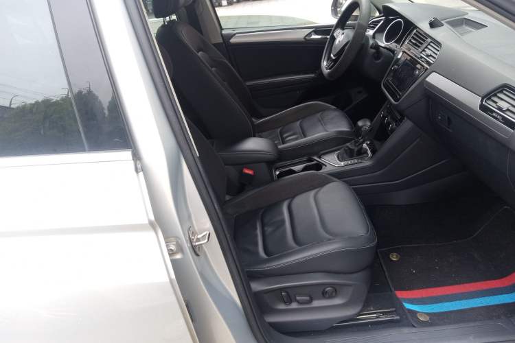 Used Volkswagen Tiguan L 2019 330TSI Automatic Two-Wheel Drive Smart Luxury Version China V Emission Standard
