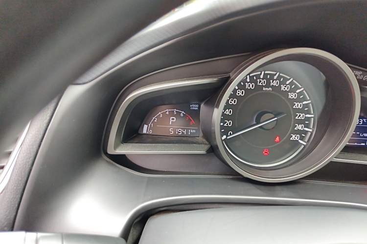 Used Mazda 3 Axela 2017 Sedan 1.5L Automatic Comfort Model Emission Standard China V Odometer Close Up