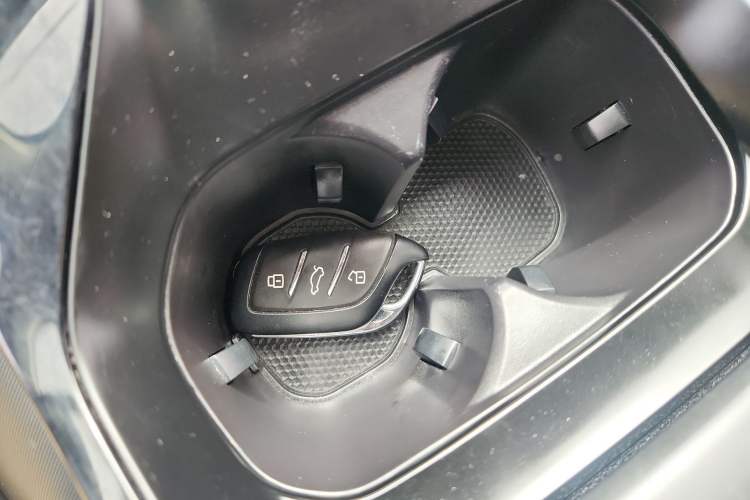 Used MG 5 2022 180 DVVT CVT Youth Luxury Edition
