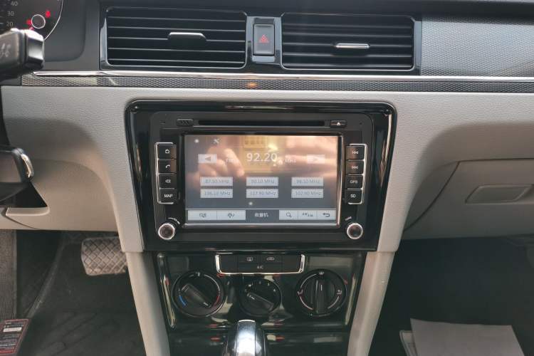 Used Volkswagen Bora 2014 1.6L Automatic Fashion Model Audio And AC Panel