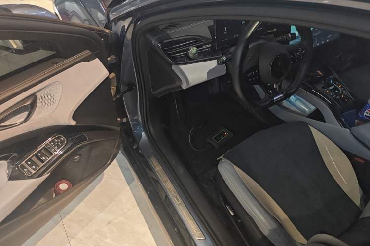 Used BYD Seal 2022 550 km Standard Range Rear-Wheel Drive Elite Version Driver Seat