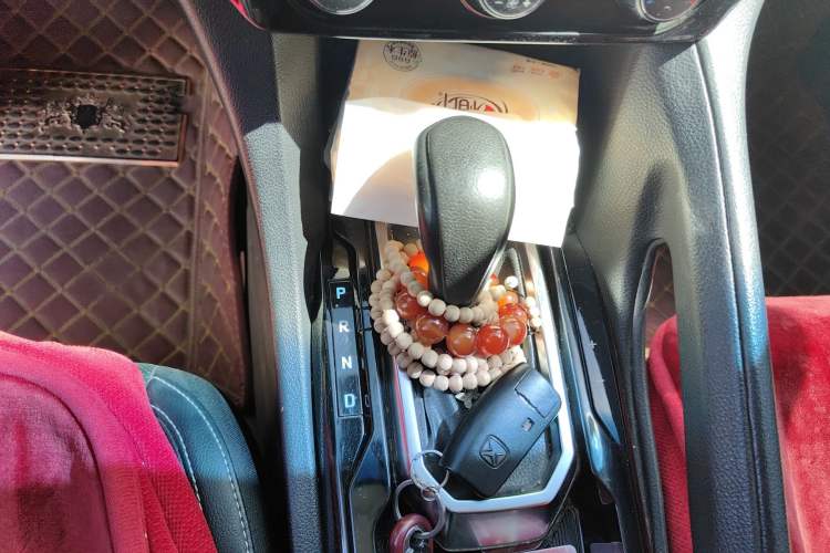 Used JMC Yusheng S350 2016 2.0T Automatic All-Wheel Drive Gasoline Luxury Version with Sunroof 5 Seats Gear Lever