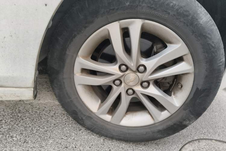 Used Chevrolet Cavalier 2019 320 Automatic Xinyue Edition Right Front Wheel Hub
