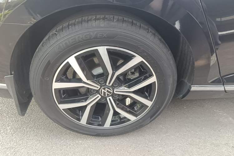 Used Volkswagen Magotan 2020 330TSI DSG Luxury Edition Right Rear Wheel Hub